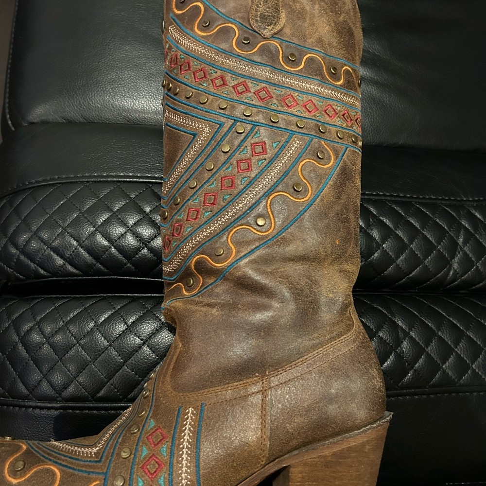 Boots - Picture 3 of 11
